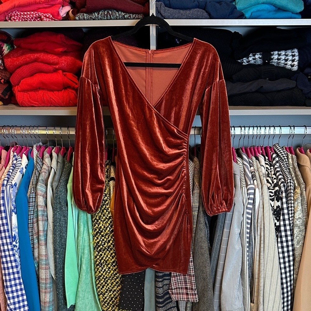 Unbranded rust long sleeve v neck velvet back zipper closure mini dress size S